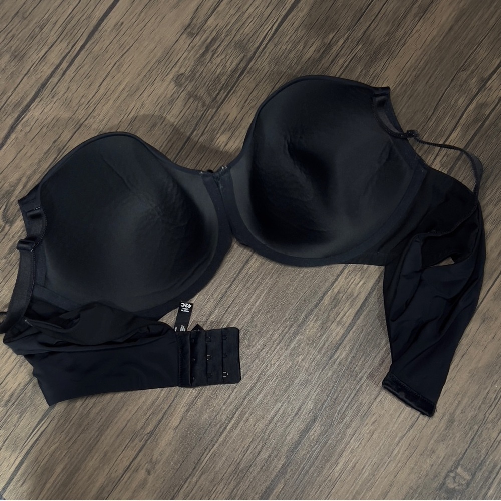 TORRID 42C Black Bra. Underwire Push up Adjustable Straps Hook Closure